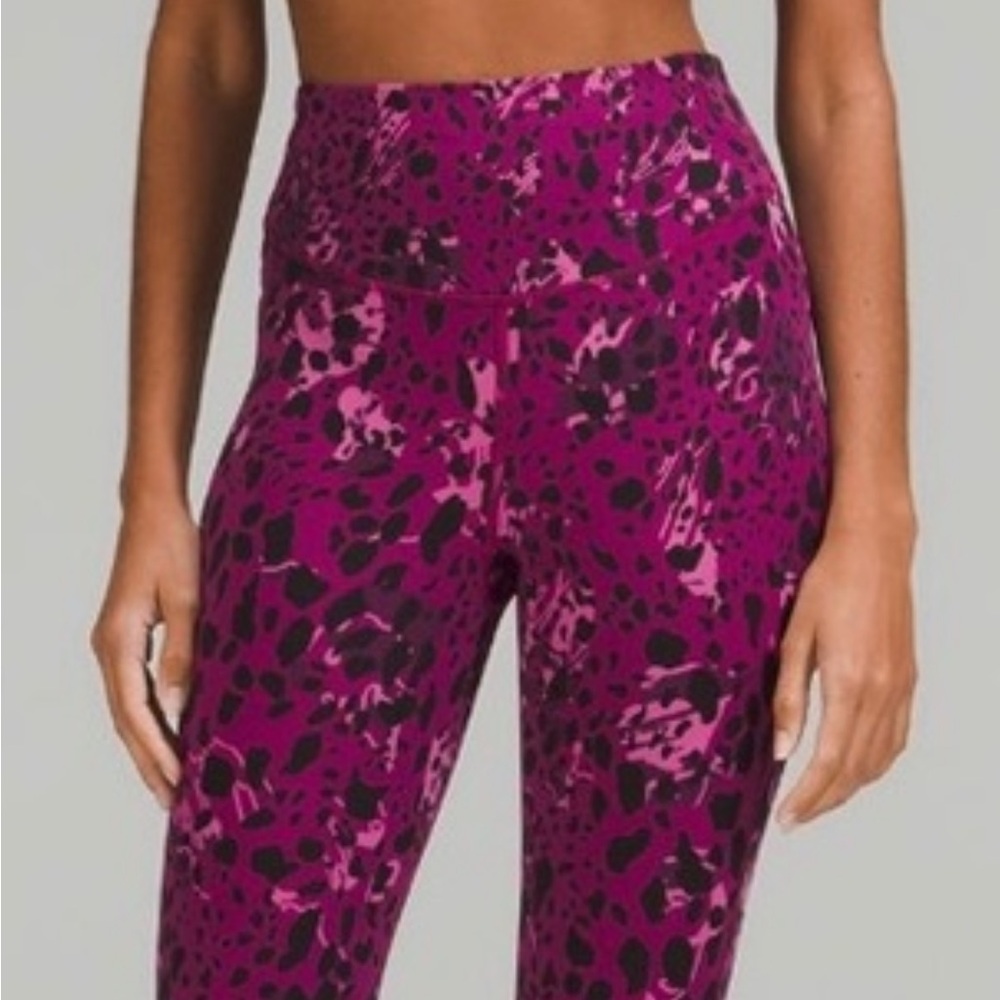 Lululemon women’s Purple Patterned Leggings size 12
